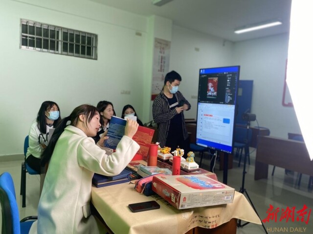 校企合作助力职业教育 电商直播走进保险学院